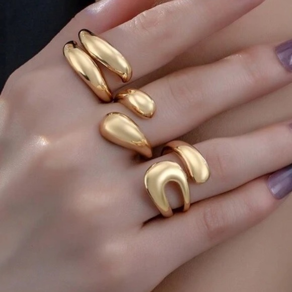 Delilah Wear Jewelry - New Three piece ring set